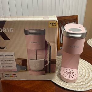Keurig K-Mini Coffee Maker in Pink